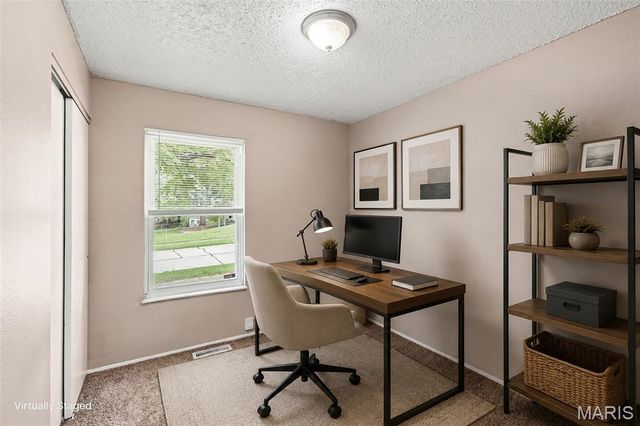 6720 Foxbend Court, Florissant, MO 63033