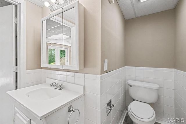 6720 Foxbend Court, Florissant, MO 63033