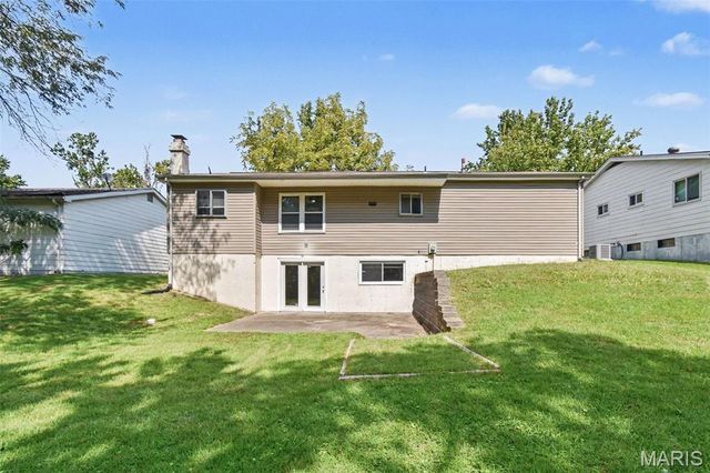 6720 Foxbend Court, Florissant, MO 63033