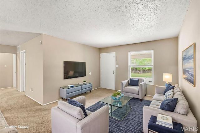 6720 Foxbend Court, Florissant, MO 63033