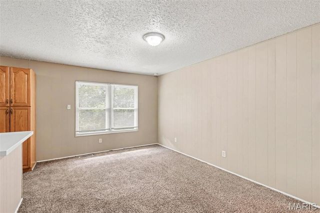 6720 Foxbend Court, Florissant, MO 63033
