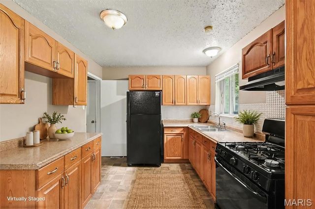 6720 Foxbend Court, Florissant, MO 63033