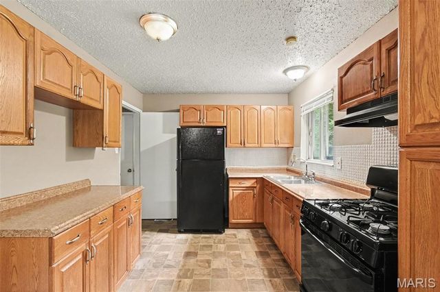 6720 Foxbend Court, Florissant, MO 63033
