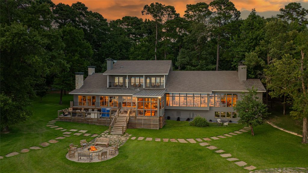 582 Windy Point Drive, Mount Vernon, TX 75457