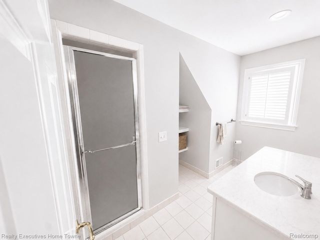 1395 Country Club Road, Bloomfield Charter Township, MI 48304