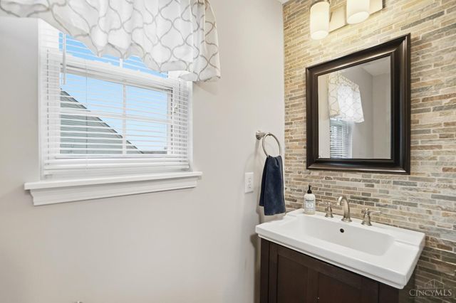 5632 Sarahs Oak Drive, Cincinnati, OH 45248