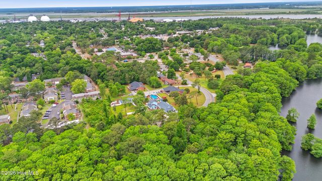 1988 W Lake Shore Drive, Wilmington, NC 28401