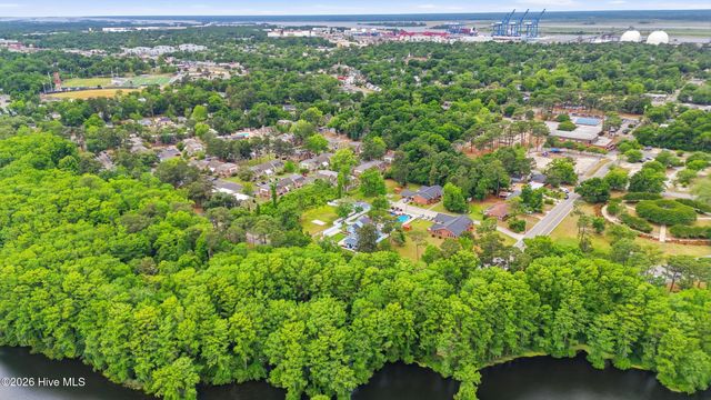 1988 W Lake Shore Drive, Wilmington, NC 28401