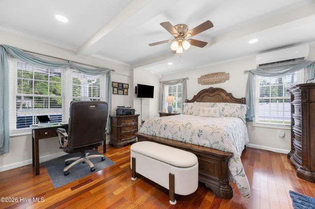 1988 W Lake Shore Drive, Wilmington, NC 28401