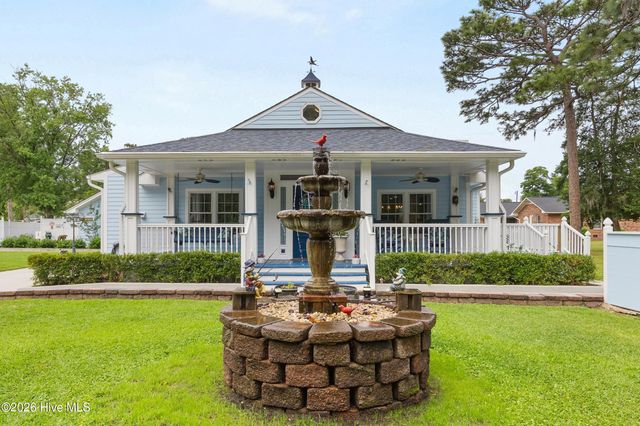 1988 W Lake Shore Drive, Wilmington, NC 28401