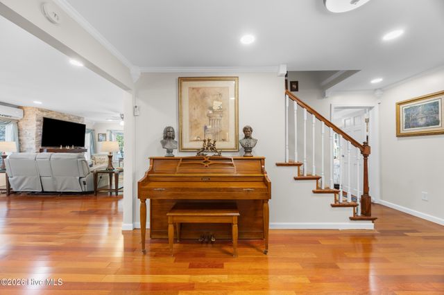 1988 W Lake Shore Drive, Wilmington, NC 28401