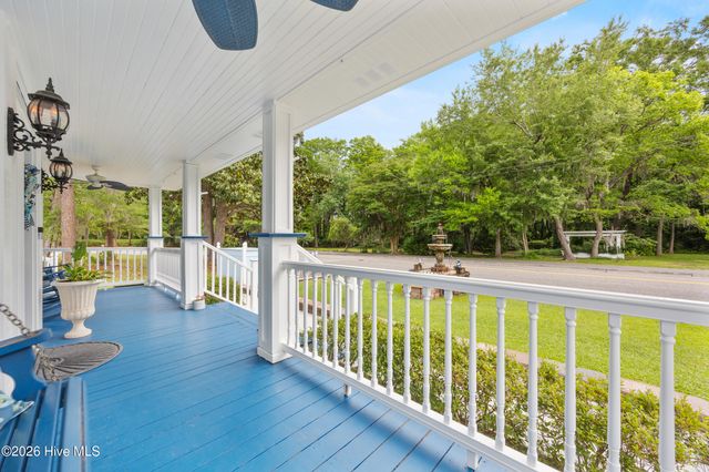 1988 W Lake Shore Drive, Wilmington, NC 28401