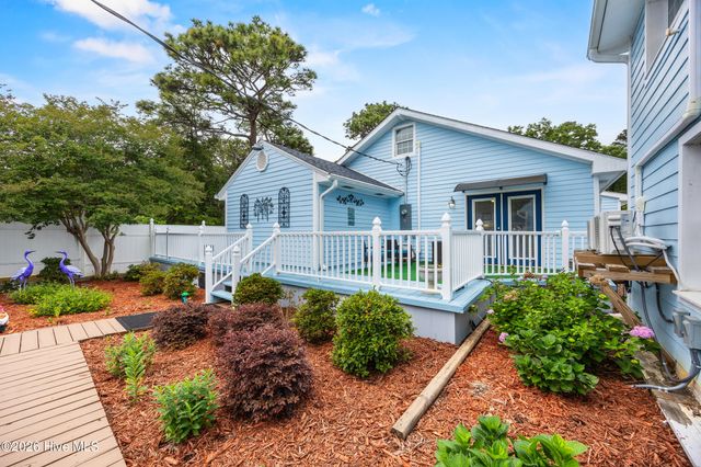 1988 W Lake Shore Drive, Wilmington, NC 28401