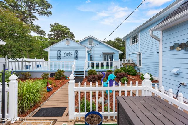 1988 W Lake Shore Drive, Wilmington, NC 28401