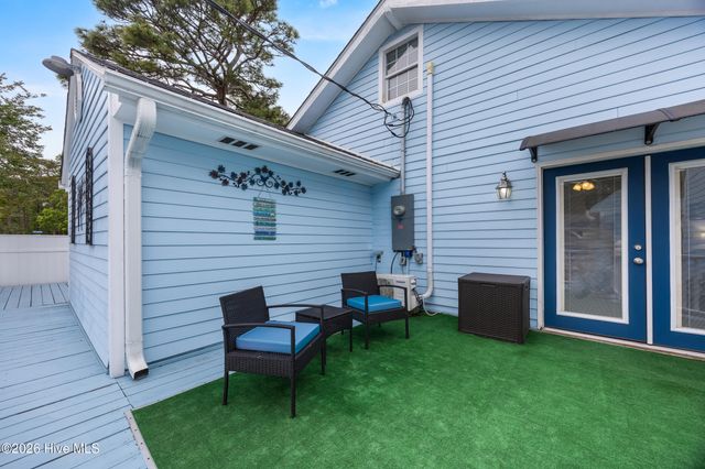 1988 W Lake Shore Drive, Wilmington, NC 28401