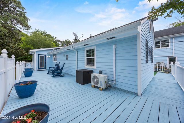 1988 W Lake Shore Drive, Wilmington, NC 28401