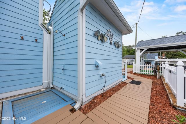 1988 W Lake Shore Drive, Wilmington, NC 28401