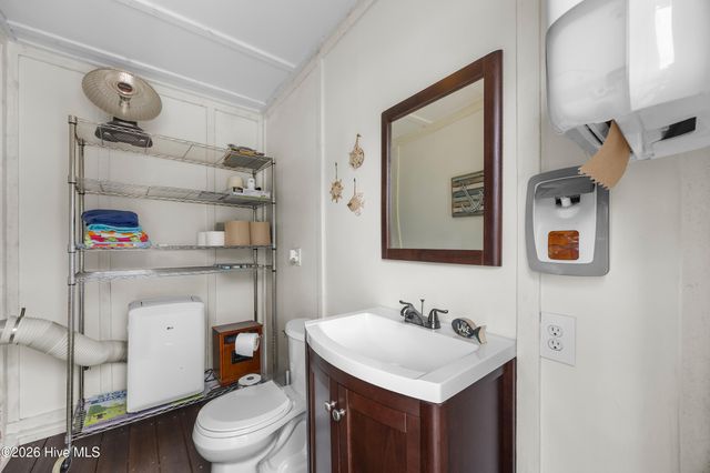 1988 W Lake Shore Drive, Wilmington, NC 28401