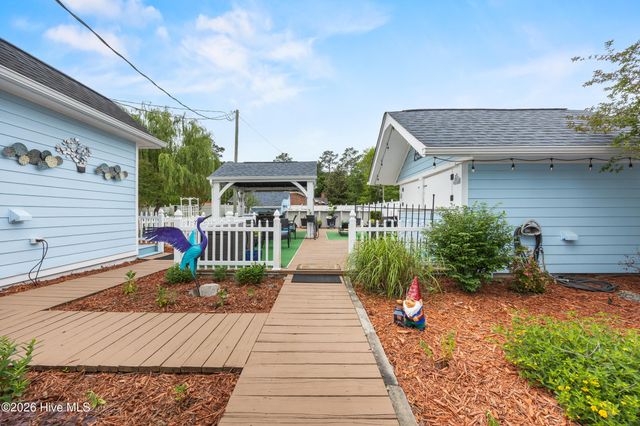 1988 W Lake Shore Drive, Wilmington, NC 28401