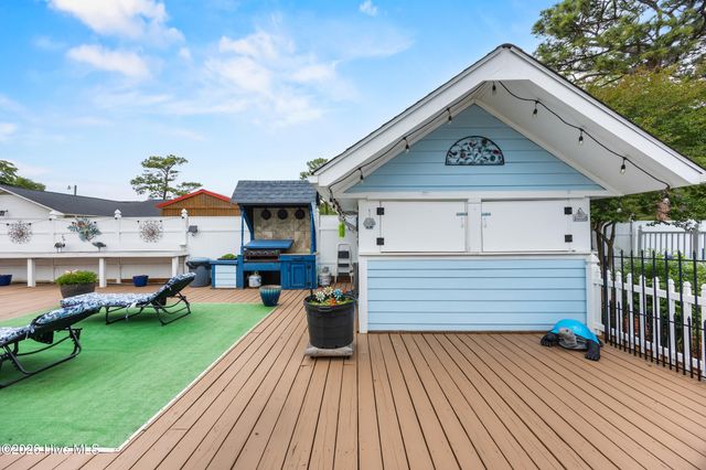 1988 W Lake Shore Drive, Wilmington, NC 28401