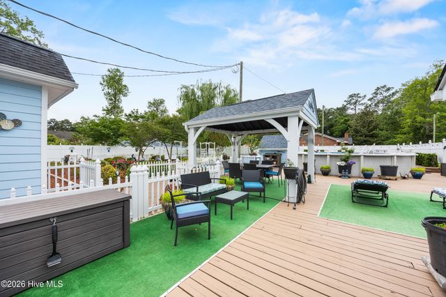 1988 W Lake Shore Drive, Wilmington, NC 28401