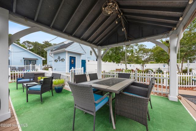 1988 W Lake Shore Drive, Wilmington, NC 28401