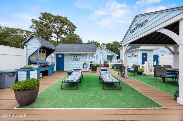 1988 W Lake Shore Drive, Wilmington, NC 28401