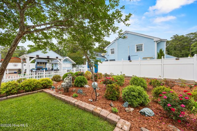 1988 W Lake Shore Drive, Wilmington, NC 28401