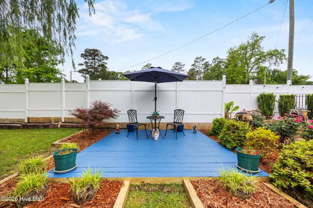 1988 W Lake Shore Drive, Wilmington, NC 28401