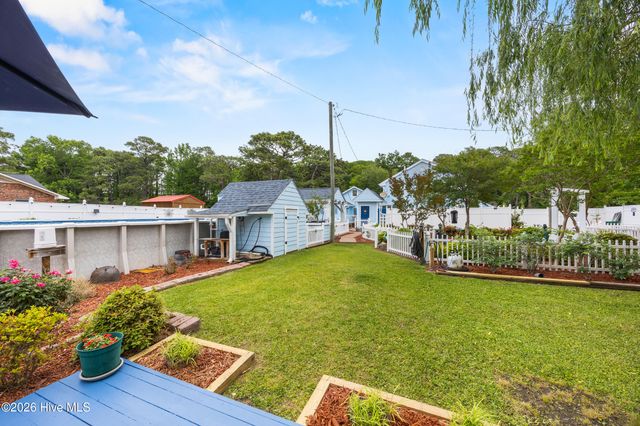 1988 W Lake Shore Drive, Wilmington, NC 28401