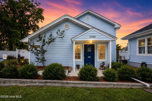 1988 W Lake Shore Drive, Wilmington, NC 28401