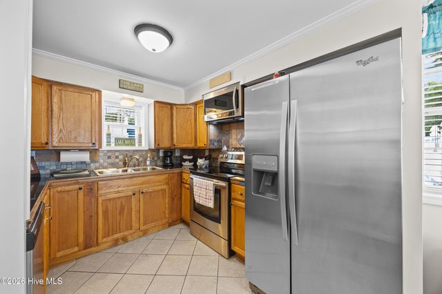 1988 W Lake Shore Drive, Wilmington, NC 28401
