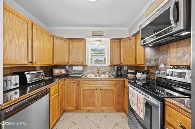 1988 W Lake Shore Drive, Wilmington, NC 28401