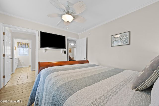 1988 W Lake Shore Drive, Wilmington, NC 28401