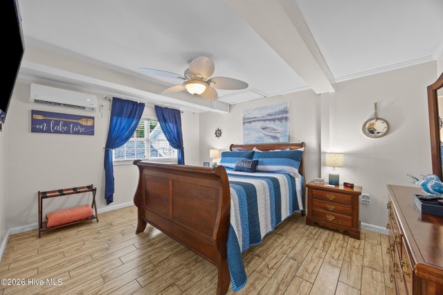 1988 W Lake Shore Drive, Wilmington, NC 28401