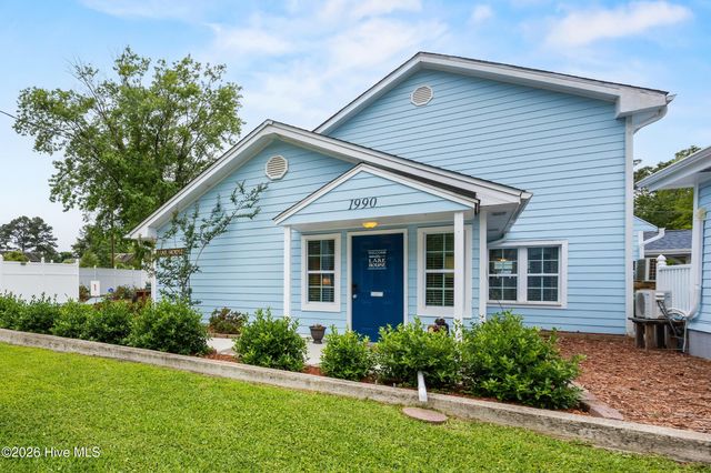 1988 W Lake Shore Drive, Wilmington, NC 28401
