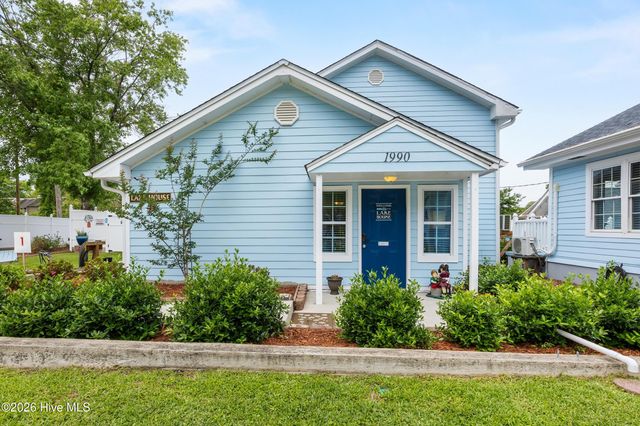 1988 W Lake Shore Drive, Wilmington, NC 28401