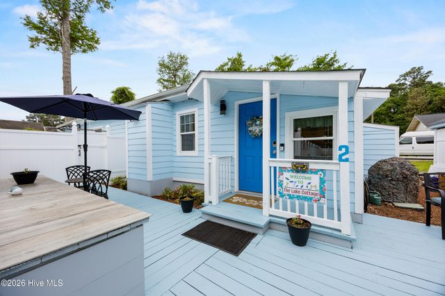 1988 W Lake Shore Drive, Wilmington, NC 28401