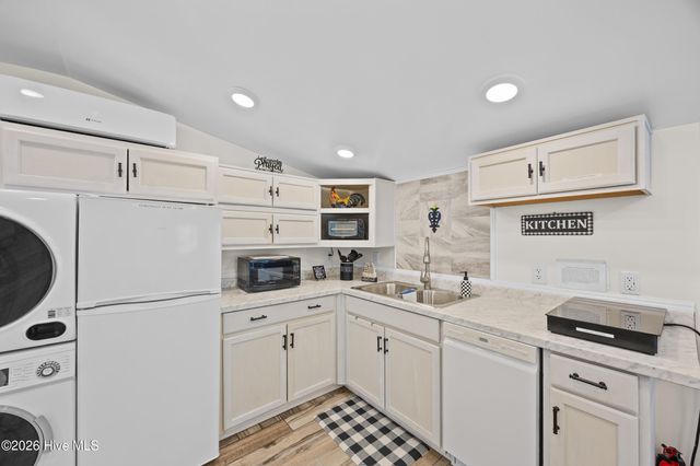 1988 W Lake Shore Drive, Wilmington, NC 28401