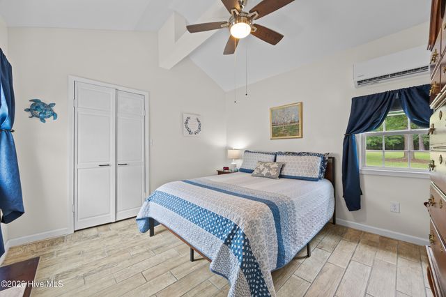 1988 W Lake Shore Drive, Wilmington, NC 28401