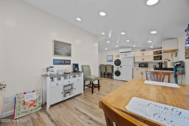 1988 W Lake Shore Drive, Wilmington, NC 28401