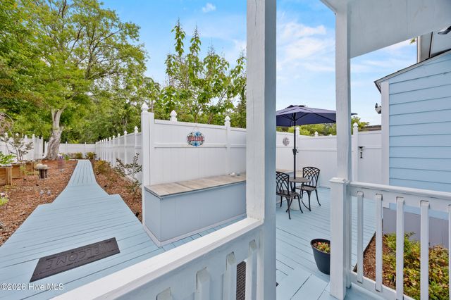 1988 W Lake Shore Drive, Wilmington, NC 28401