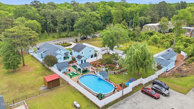 1988 W Lake Shore Drive, Wilmington, NC 28401
