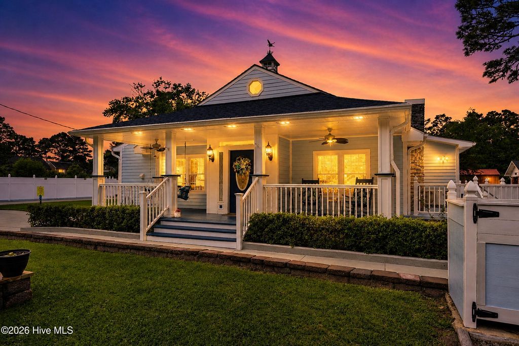 1988 W Lake Shore Drive, Wilmington, NC 28401