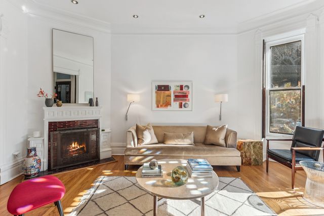 168 W Eugenie Street, Chicago, IL 60614