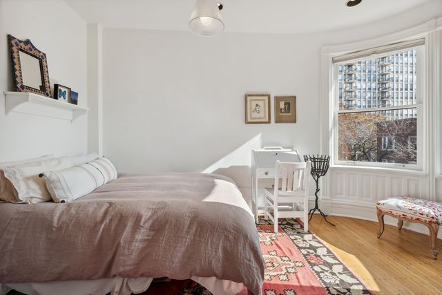 168 W Eugenie Street, Chicago, IL 60614