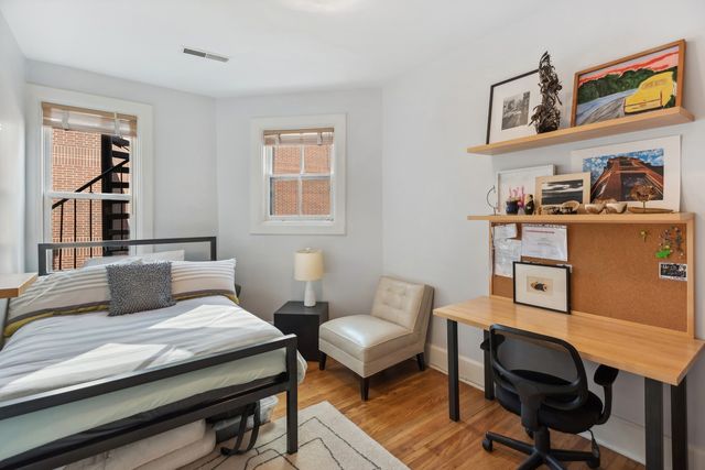 168 W Eugenie Street, Chicago, IL 60614