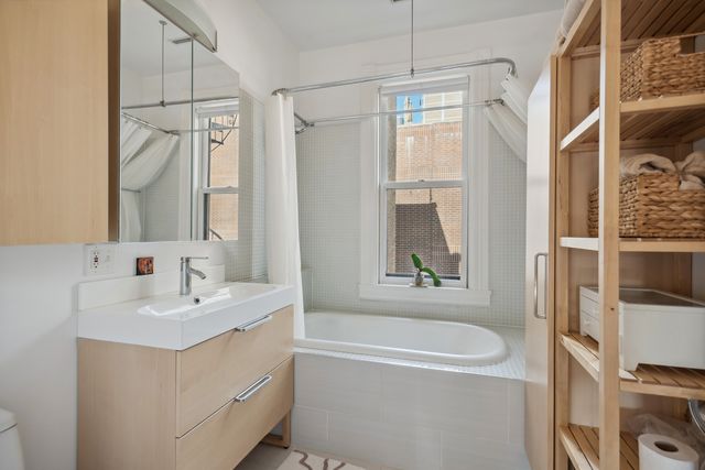 168 W Eugenie Street, Chicago, IL 60614
