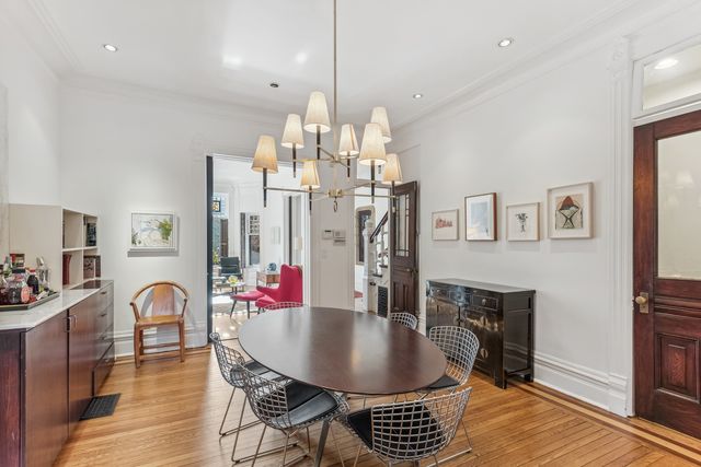168 W Eugenie Street, Chicago, IL 60614