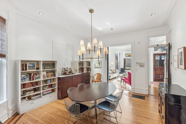 168 W Eugenie Street, Chicago, IL 60614